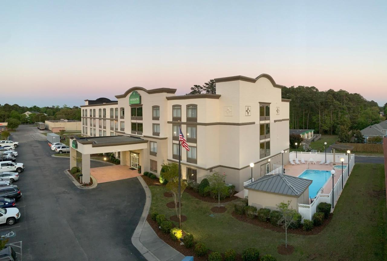 Wingate By Wyndham Southport Hotel Bagian luar foto