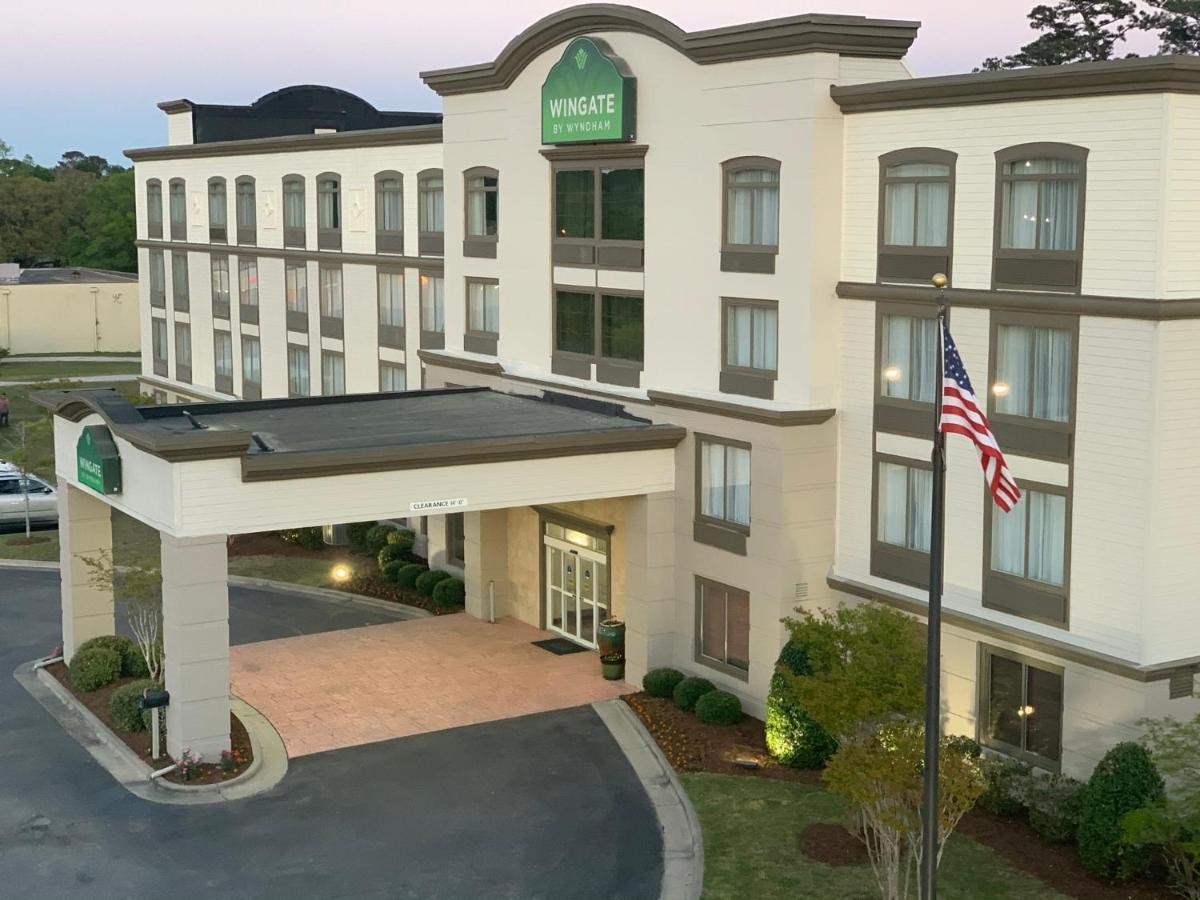 Wingate By Wyndham Southport Hotel Bagian luar foto
