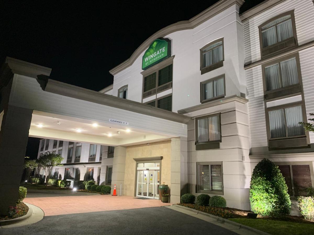 Wingate By Wyndham Southport Hotel Bagian luar foto