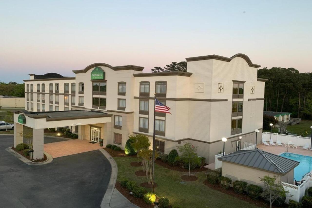 Wingate By Wyndham Southport Hotel Bagian luar foto