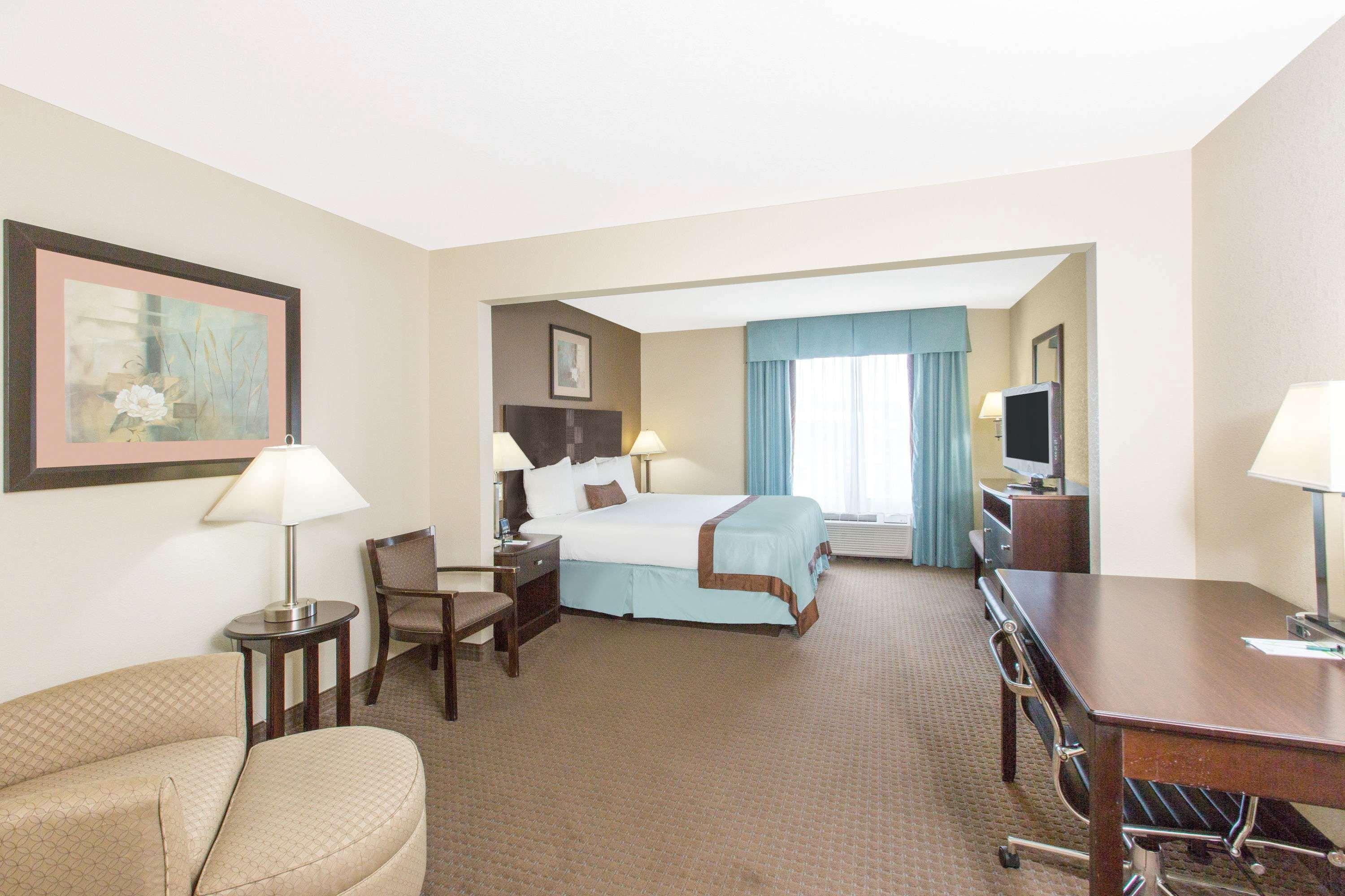 Wingate By Wyndham Southport Hotel Bagian luar foto