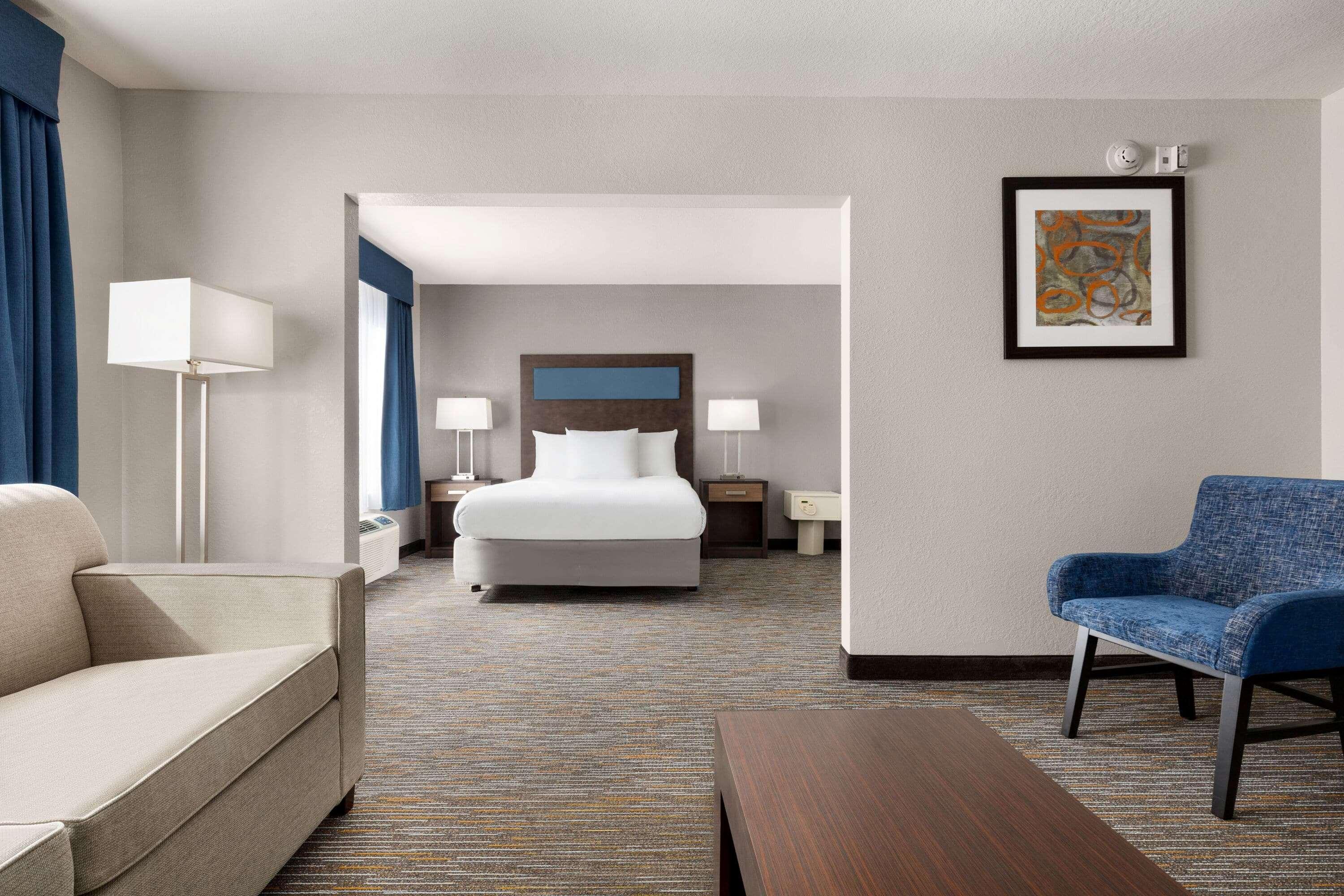 Wingate By Wyndham Southport Hotel Bagian luar foto