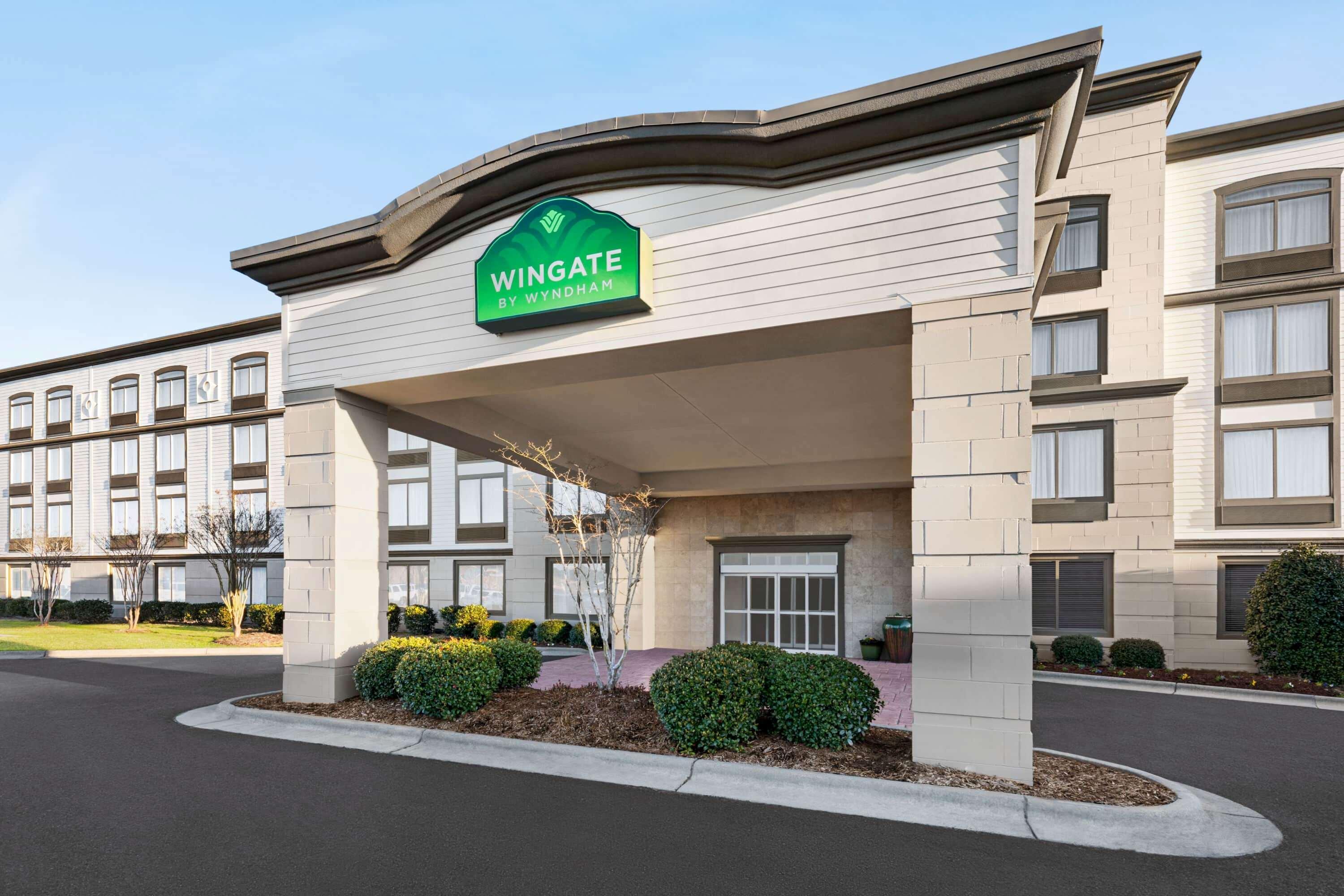 Wingate By Wyndham Southport Hotel Bagian luar foto