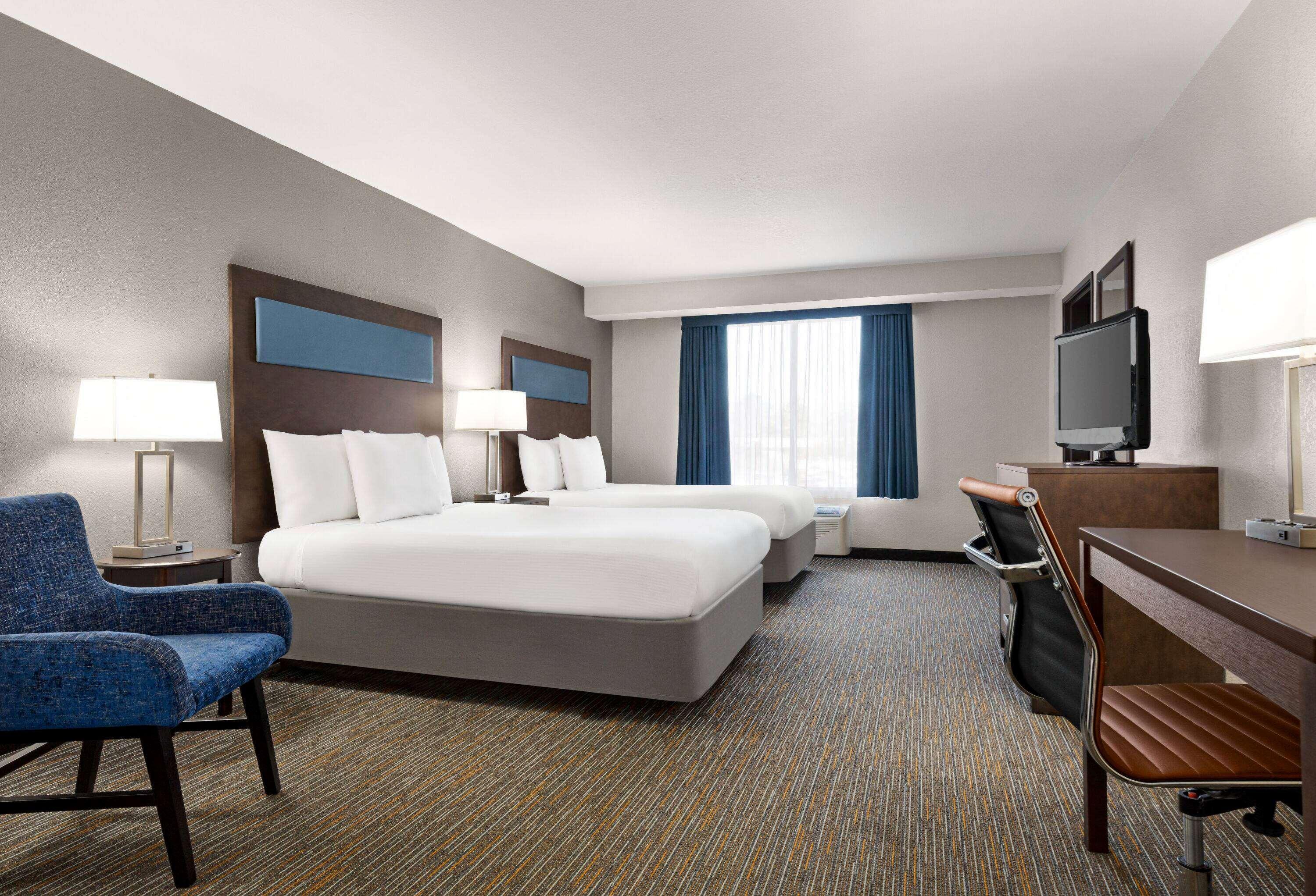 Wingate By Wyndham Southport Hotel Bagian luar foto