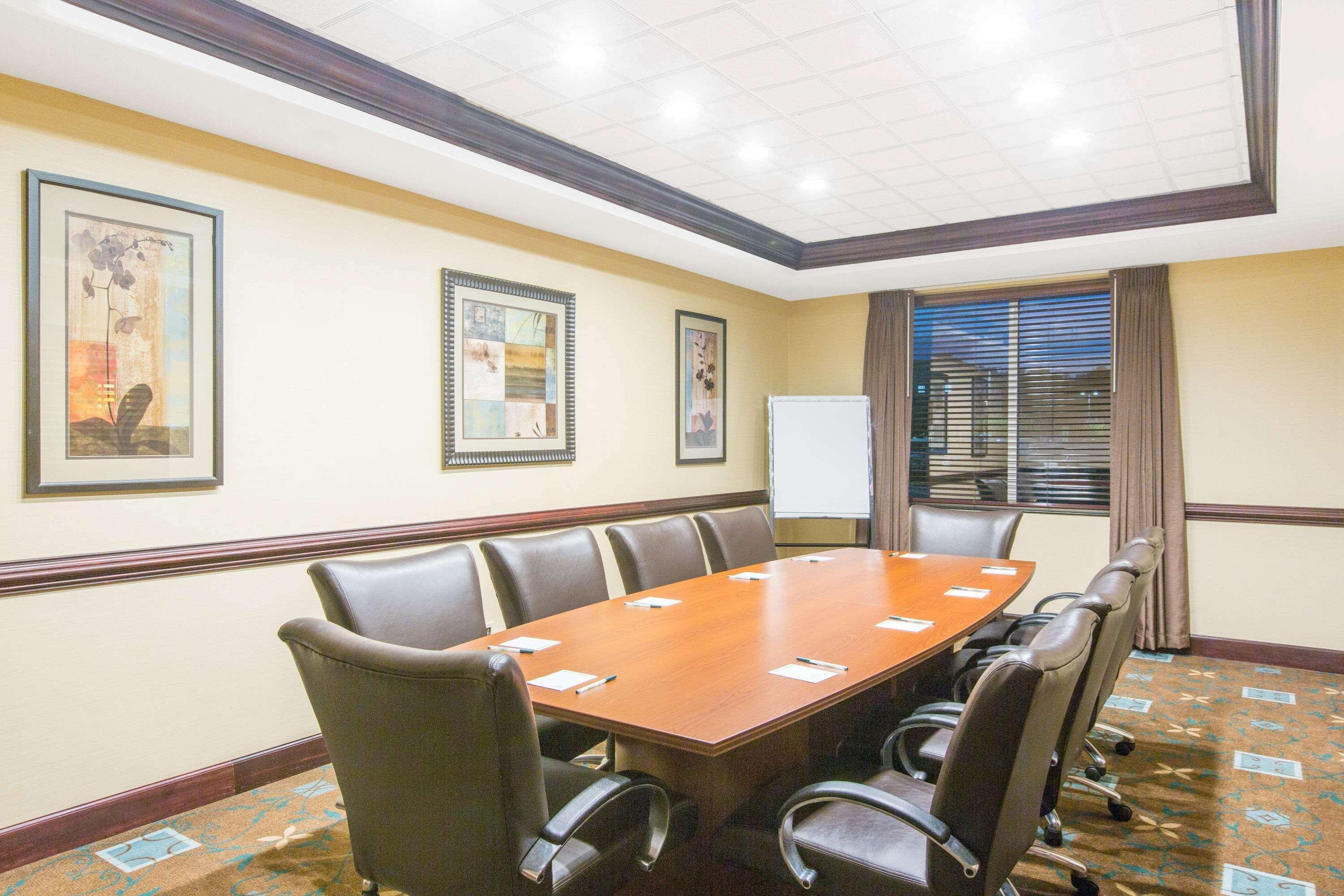 Wingate By Wyndham Southport Hotel Bagian luar foto